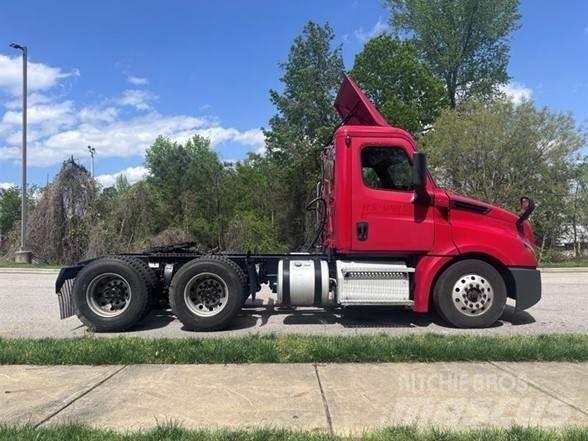Freightliner CASCADIA 126 Conventional Trucks / Tractor Trucks