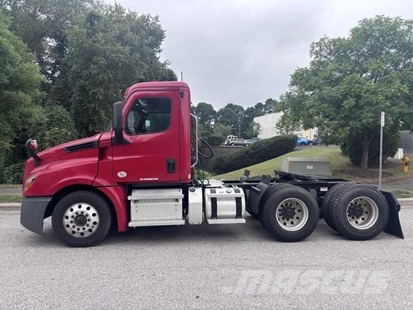 Freightliner CASCADIA 126 Conventional Trucks / Tractor Trucks