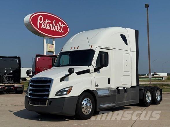 Freightliner CASCADIA 126 Conventional Trucks / Tractor Trucks