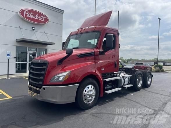 Freightliner CASCADIA 126 Conventional Trucks / Tractor Trucks