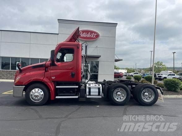 Freightliner CASCADIA 126 Conventional Trucks / Tractor Trucks