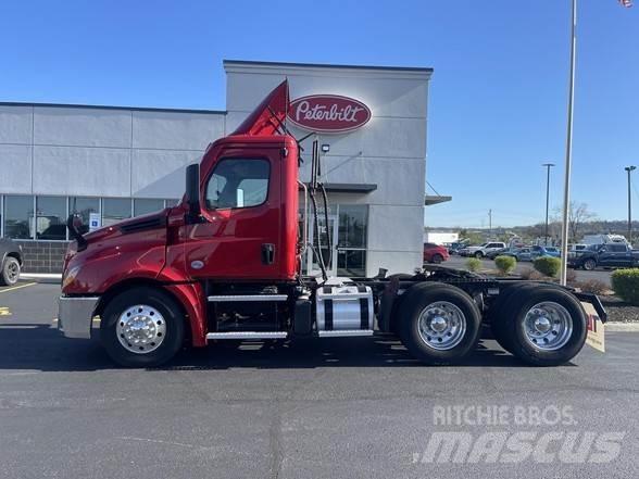 Freightliner CASCADIA 126 Conventional Trucks / Tractor Trucks