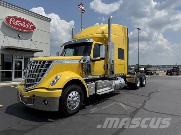 International LONESTAR Conventional Trucks / Tractor Trucks