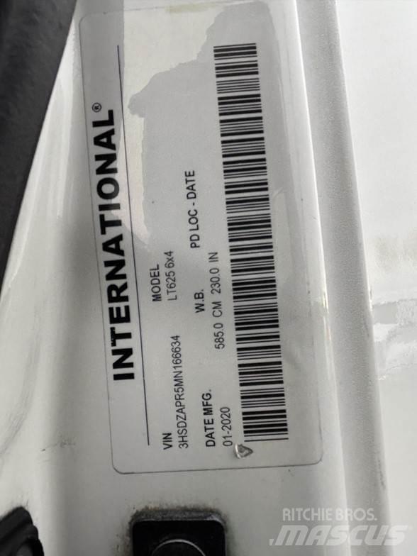 International LT Conventional Trucks / Tractor Trucks