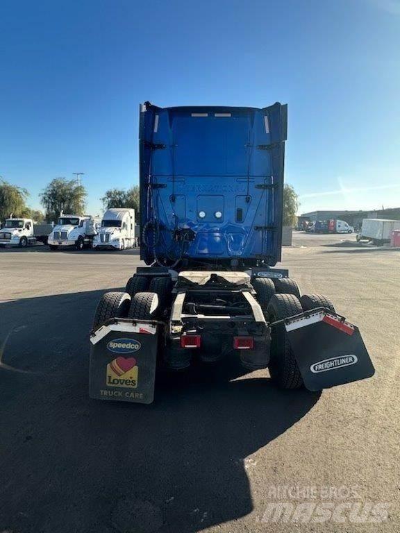 International LT Conventional Trucks / Tractor Trucks