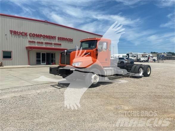 Kenworth T400 Cab & Chassis Trucks
