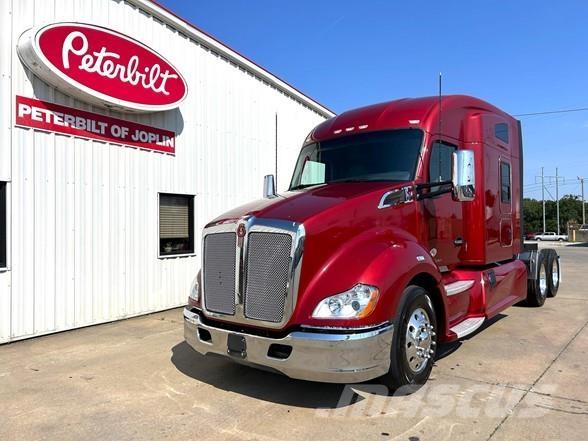 Kenworth T680 Conventional Trucks / Tractor Trucks