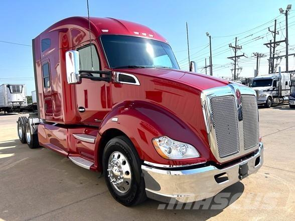 Kenworth T680 Conventional Trucks / Tractor Trucks