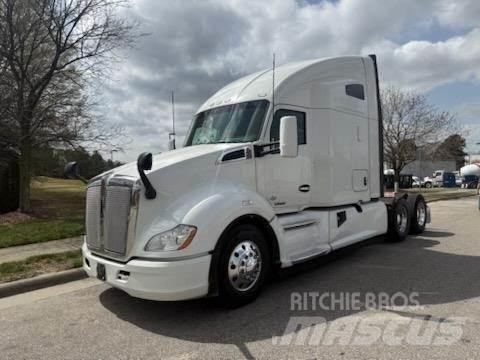Kenworth T680 Conventional Trucks / Tractor Trucks