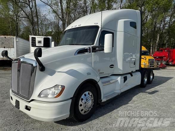 Kenworth T680 Conventional Trucks / Tractor Trucks
