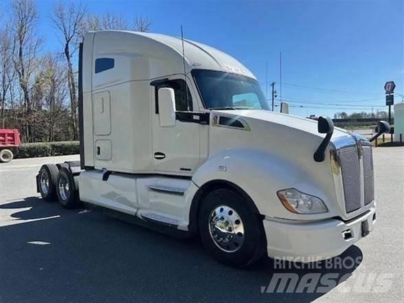 Kenworth T680 Conventional Trucks / Tractor Trucks