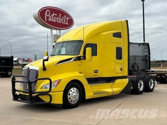 Kenworth T680 Conventional Trucks / Tractor Trucks