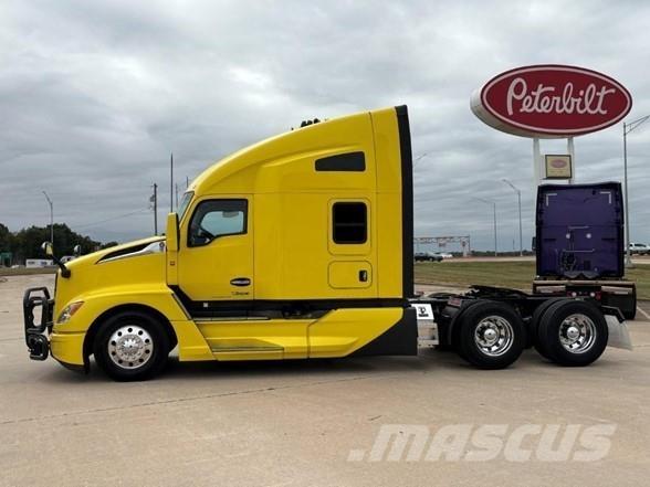 Kenworth T680 Conventional Trucks / Tractor Trucks
