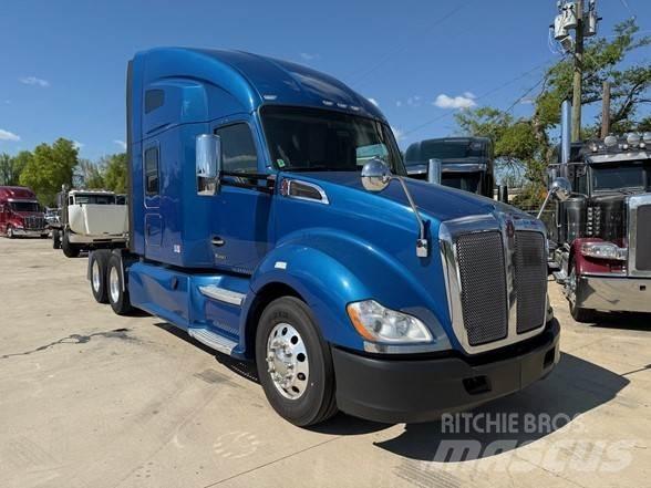 Kenworth T680 Conventional Trucks / Tractor Trucks
