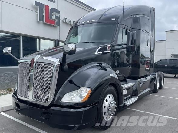Kenworth T680 Conventional Trucks / Tractor Trucks