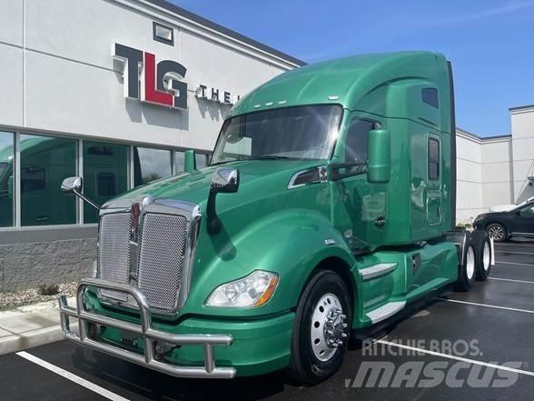 Kenworth T680 Conventional Trucks / Tractor Trucks