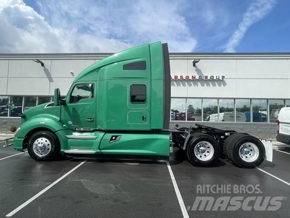 Kenworth T680 Conventional Trucks / Tractor Trucks