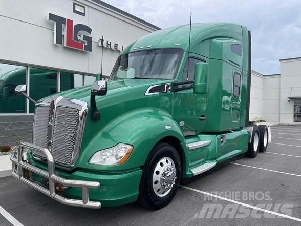 Kenworth T680 Conventional Trucks / Tractor Trucks