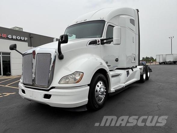 Kenworth T680 Conventional Trucks / Tractor Trucks