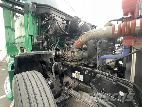 Kenworth T680 Conventional Trucks / Tractor Trucks