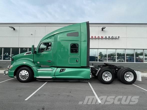Kenworth T680 Conventional Trucks / Tractor Trucks