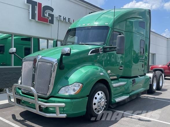 Kenworth T680 Conventional Trucks / Tractor Trucks