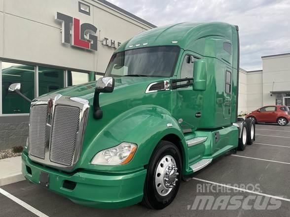 Kenworth T680 Conventional Trucks / Tractor Trucks