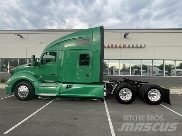 Kenworth T680 Conventional Trucks / Tractor Trucks