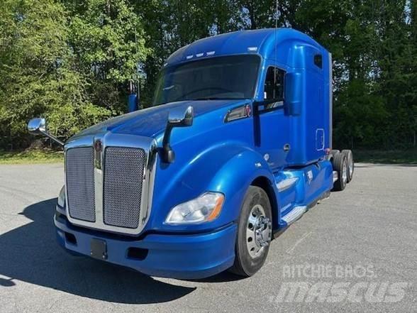 Kenworth T680 Conventional Trucks / Tractor Trucks