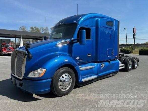 Kenworth T680 Conventional Trucks / Tractor Trucks