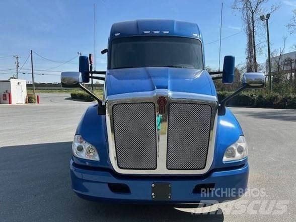 Kenworth T680 Conventional Trucks / Tractor Trucks