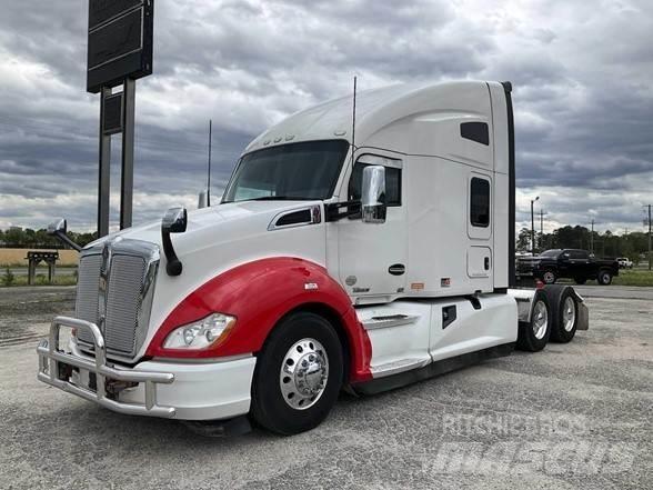 Kenworth T680 Conventional Trucks / Tractor Trucks