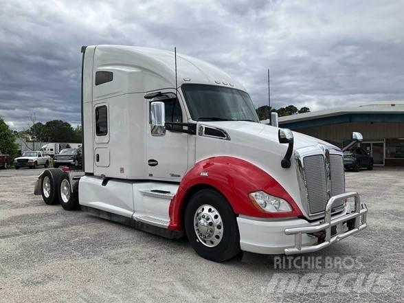 Kenworth T680 Conventional Trucks / Tractor Trucks