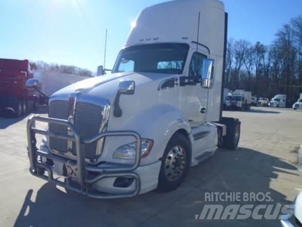 Kenworth T680 Conventional Trucks / Tractor Trucks