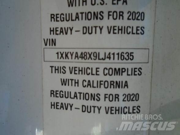 Kenworth T680 Conventional Trucks / Tractor Trucks