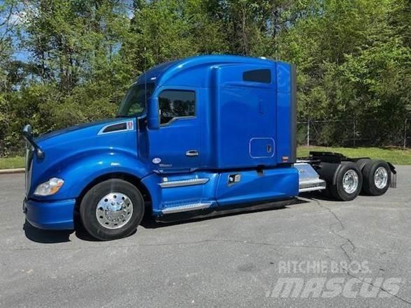 Kenworth T680 Conventional Trucks / Tractor Trucks