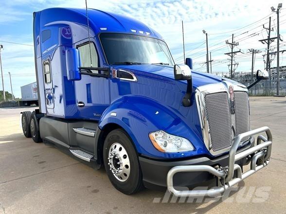 Kenworth T680 Conventional Trucks / Tractor Trucks