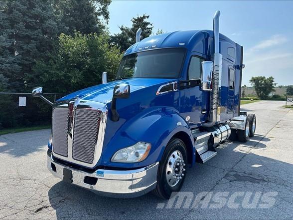 Kenworth T680 Conventional Trucks / Tractor Trucks