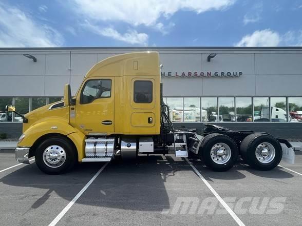 Kenworth T680 Conventional Trucks / Tractor Trucks