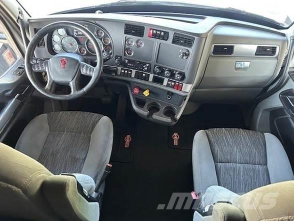 Kenworth T680 Conventional Trucks / Tractor Trucks