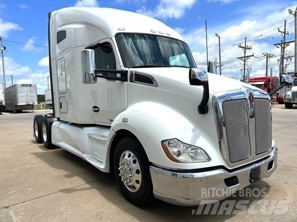 Kenworth T680 Conventional Trucks / Tractor Trucks