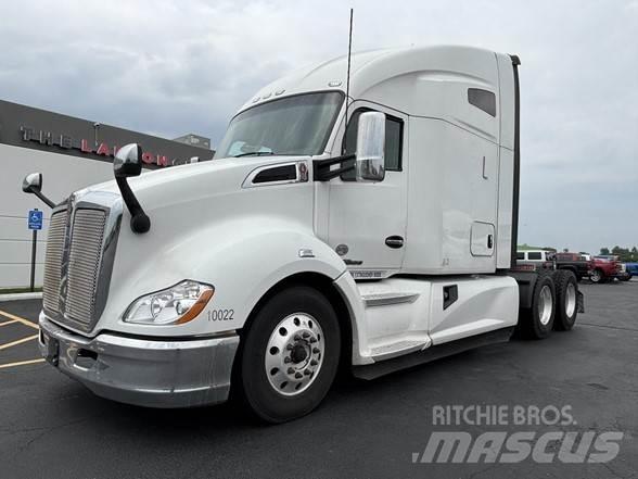 Kenworth T680 Conventional Trucks / Tractor Trucks