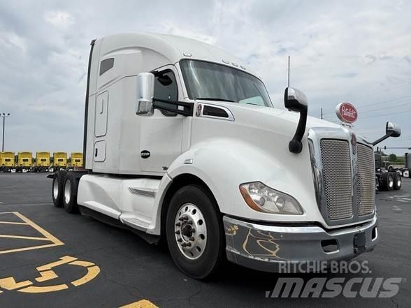 Kenworth T680 Conventional Trucks / Tractor Trucks