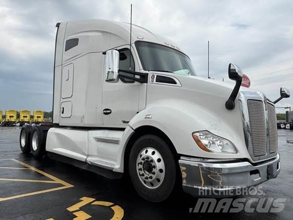 Kenworth T680 Conventional Trucks / Tractor Trucks