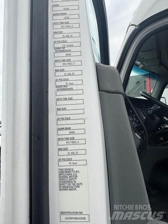 Kenworth T680 Conventional Trucks / Tractor Trucks