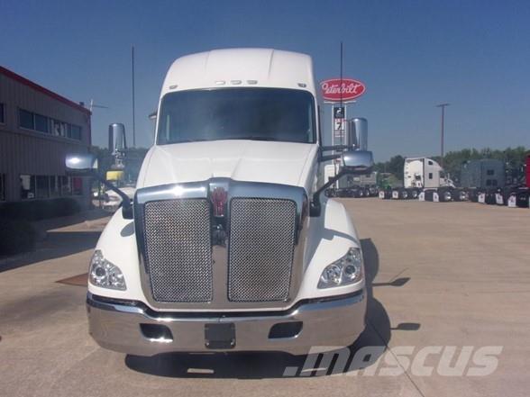 Kenworth T680 Conventional Trucks / Tractor Trucks