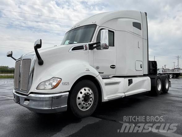 Kenworth T680 Conventional Trucks / Tractor Trucks