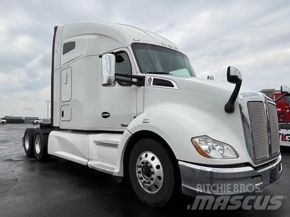 Kenworth T680 Conventional Trucks / Tractor Trucks