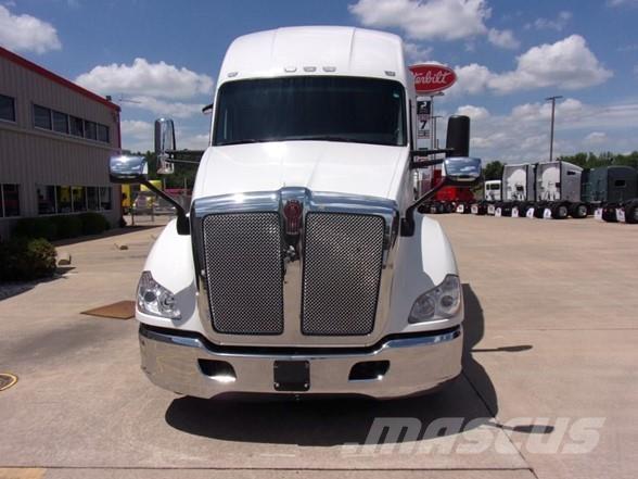 Kenworth T680 Conventional Trucks / Tractor Trucks