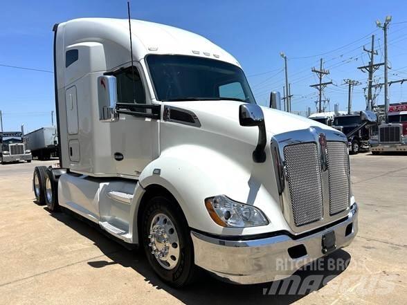 Kenworth T680 Conventional Trucks / Tractor Trucks